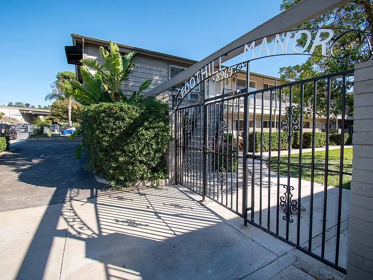 Foothill Manor — Photo 14