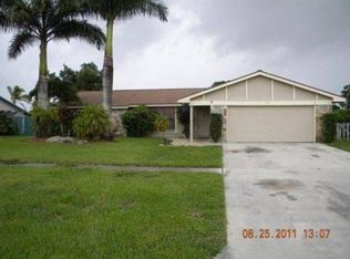 118 Park Rd N, Royal Palm Beach, FL 33411