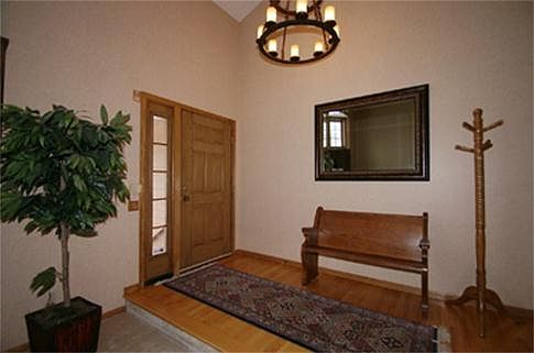 Spacious and open 2-story foyer.