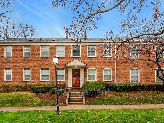 3rd image of 2405 Arlington Blvd APT 101