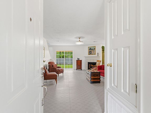 3rd image of 2284 Prytania Cir