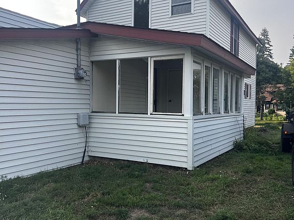 4th image of 502 Park St