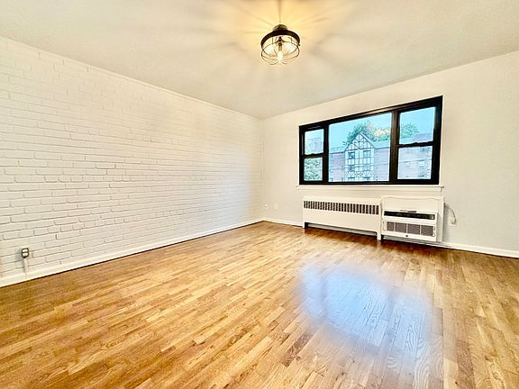 2nd image of 115 Stonelea Pl