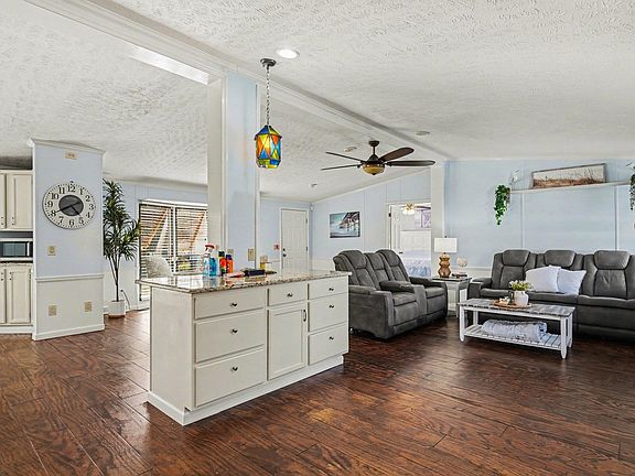 4th image of 784 Lewis Ln.