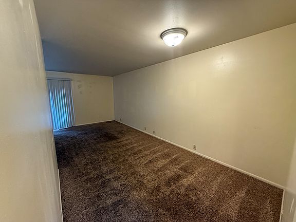 4th image of 601 E Washington St #8