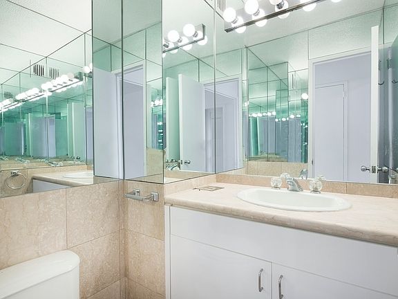 5th image of 220 E 72nd St APT 10B