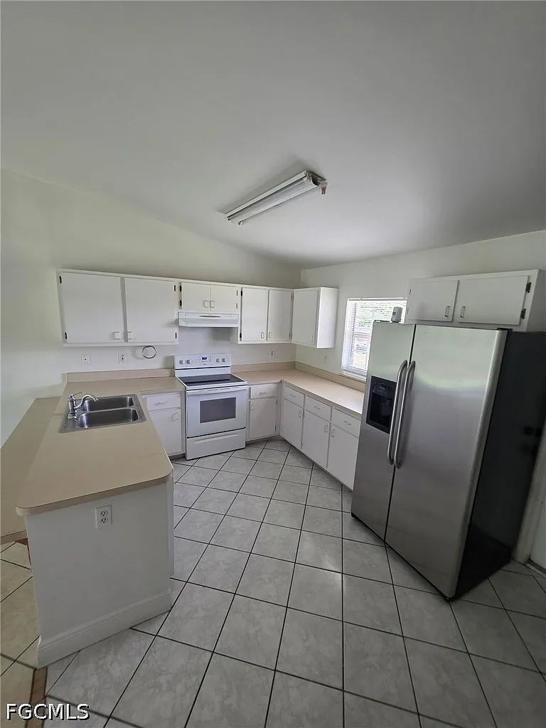 2 bed, 1.0 bath, 960 sqft, $1,400 — Photo 2