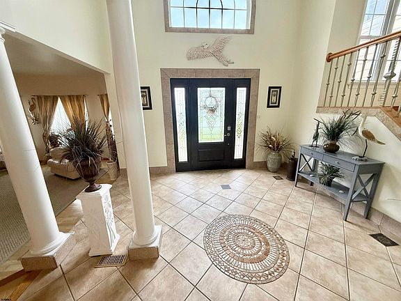 2nd image of 200 Creek Ct