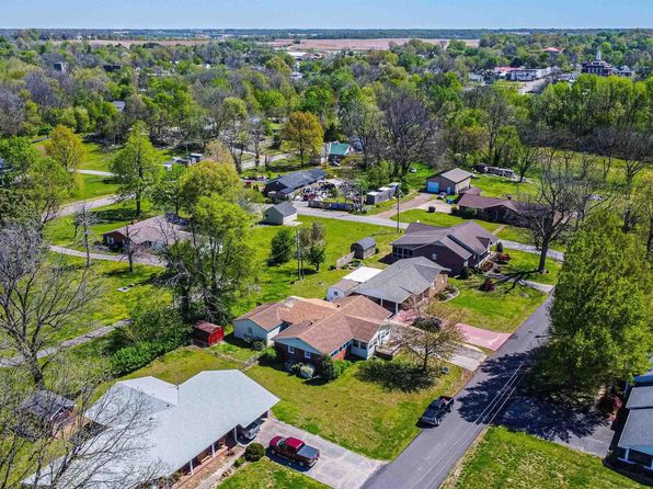 410 Pecan Dr, Clinton, KY 42031
