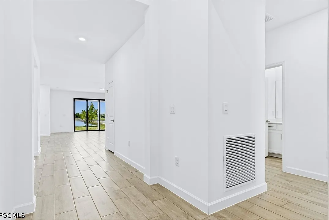 4 bed, 3.0 bath, 2032 sqft, $3,000 — Photo 3