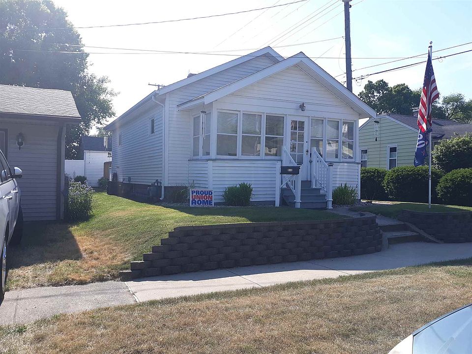 1st image of 912 S 32nd St