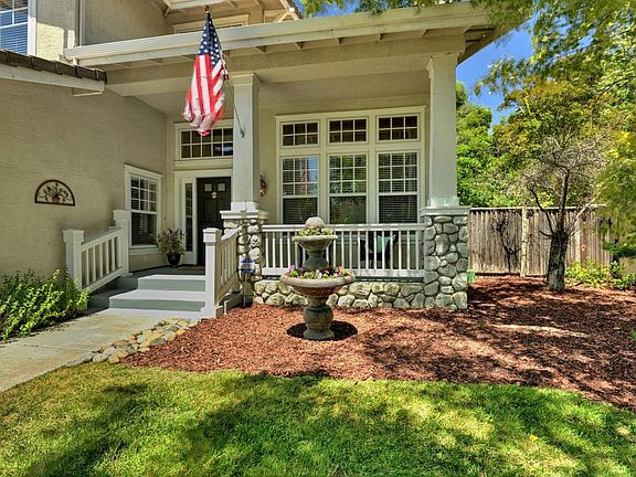 2nd image of 2555 Magnolia Way