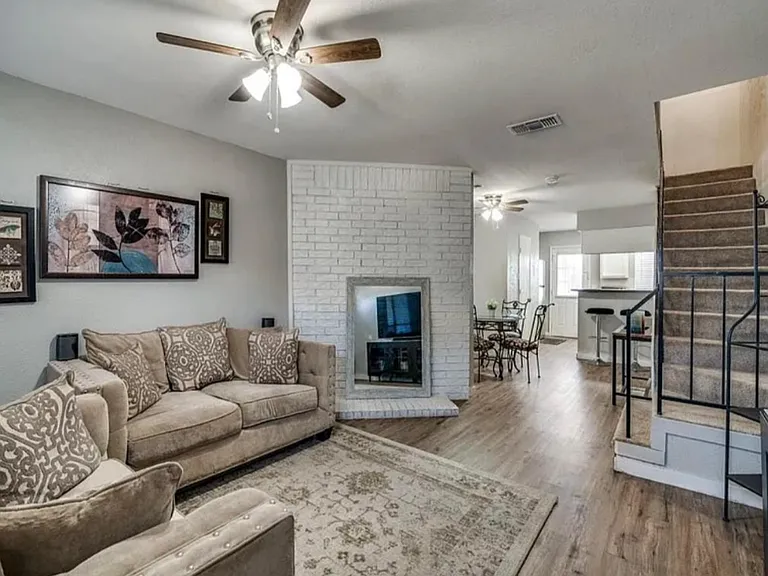 717 Lee St #8 — Photo 4