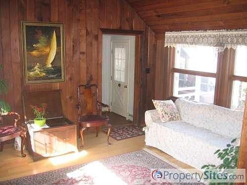 5th image of 11 Crescent Beach Dr