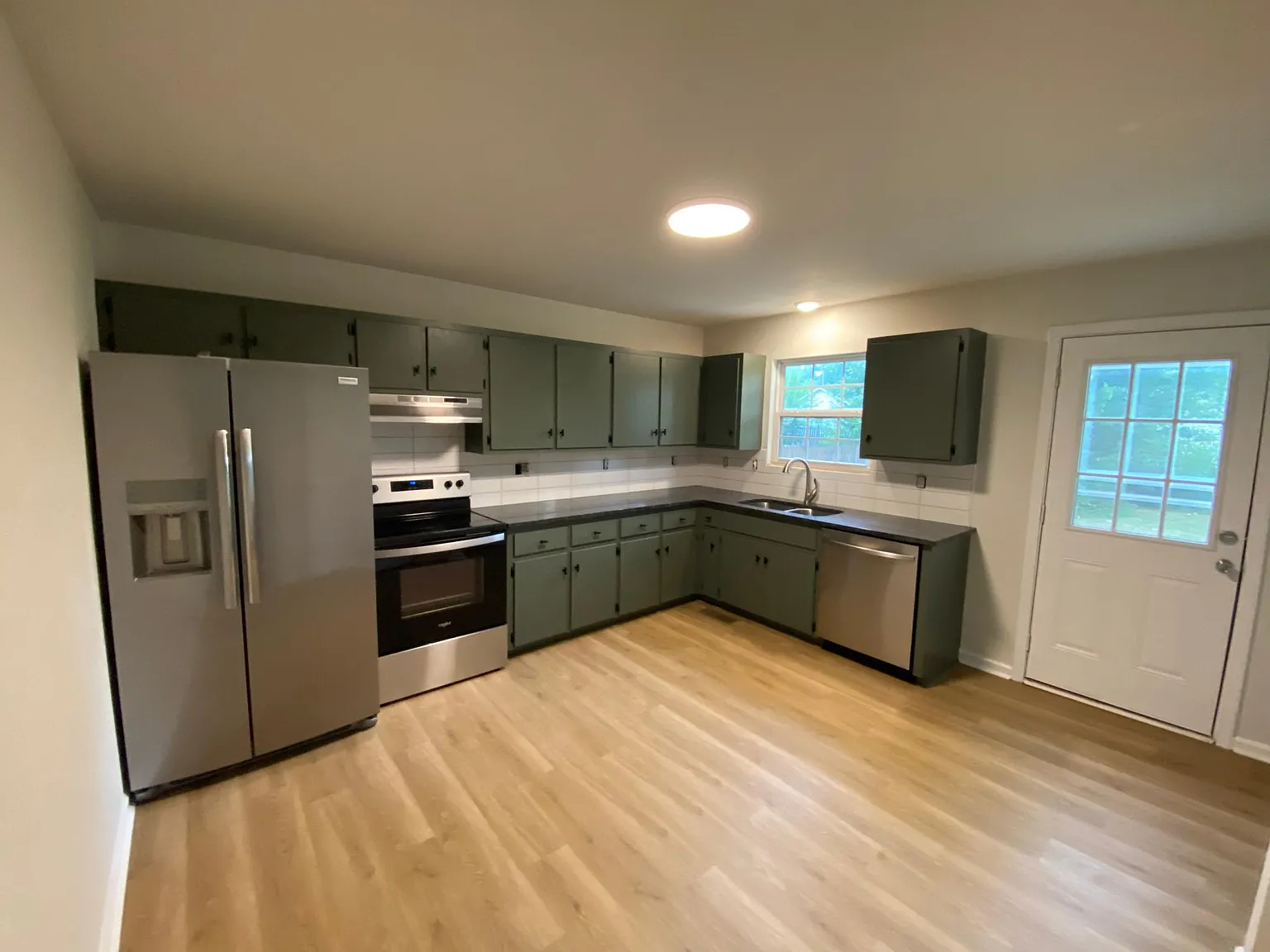 308 W Hillcrest Dr — Photo 1