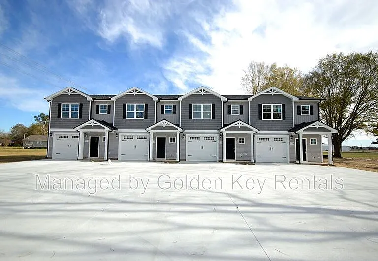 415 S Center St — Photo 1