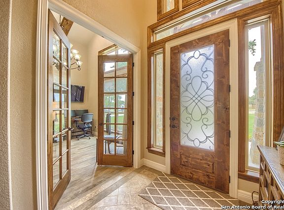5th image of 137 Hidden Pond Dr