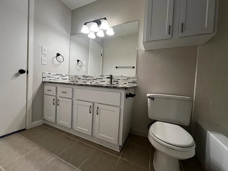7506 Chelsea Moor #B — Photo 20