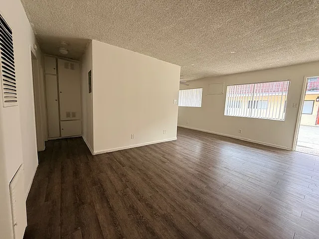 1435 Laurel Ave — Photo 11
