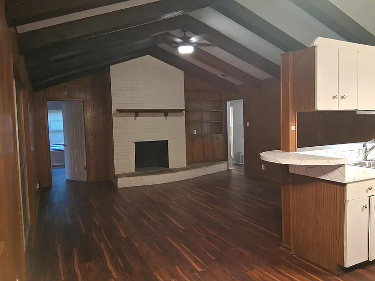 4411 Lakewood Dr — Photo 7