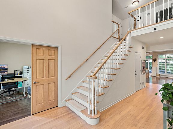 3rd image of 4821 Deepwood Ln