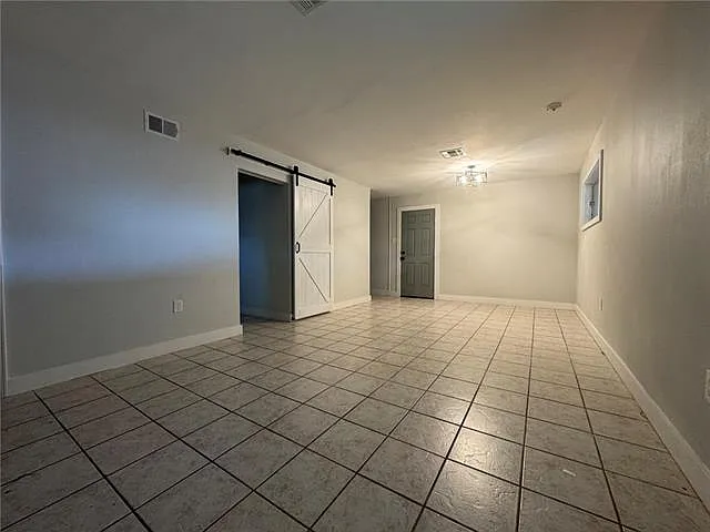 1812 River Oaks Dr — Photo 2