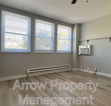 4th image of 1645 E St APT 1
