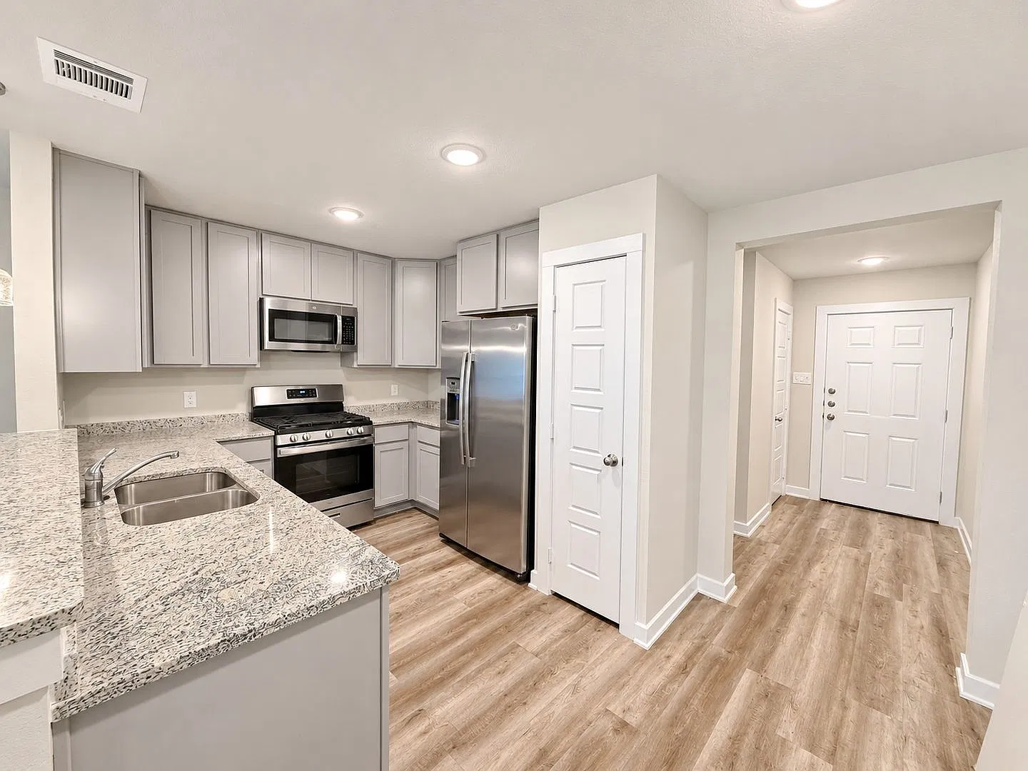 One Month Free Rent With An 18-Month Lease! Modern 3-Bedroom Quadplex In Hunters Ranch | Open-Con... — Photo 4