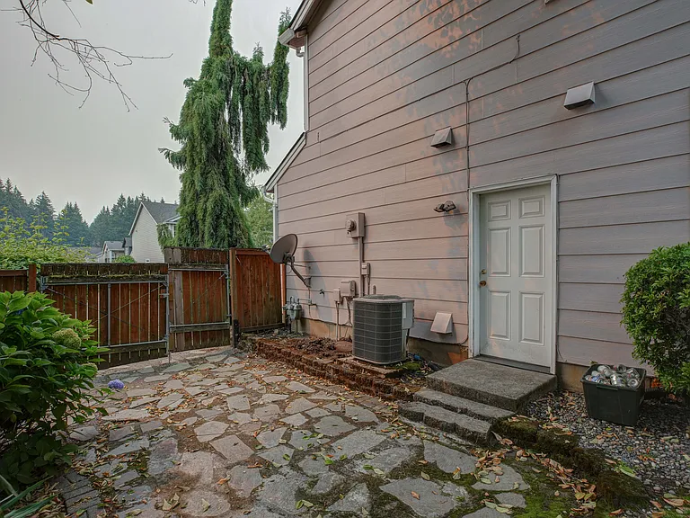 18916 SE 23rd St — Photo 37