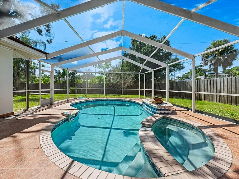 5700 Bayou Grande Blvd NE — Photo 2