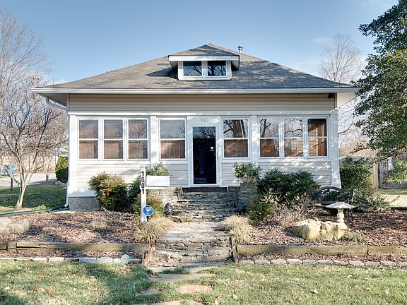 3rd image of 1001 Brown Ave