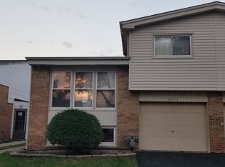 9275 Dee Rd, Des Plaines, IL 60016