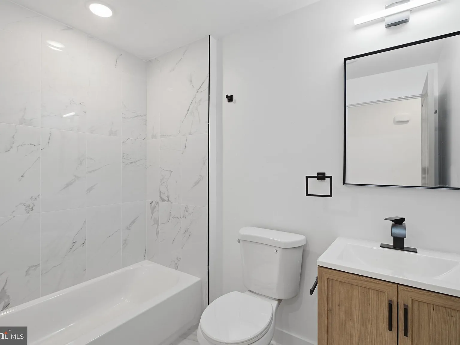 3 bed, $1,900 — Photo 4