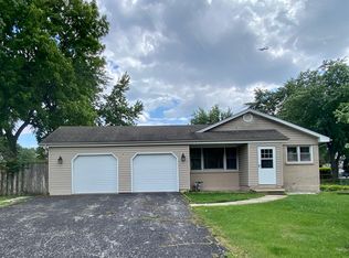 341 W Pine Ave, Roselle, IL 60172