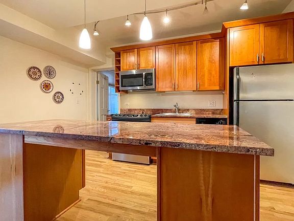 4th image of 1430 Chicago Ave APT 5W
