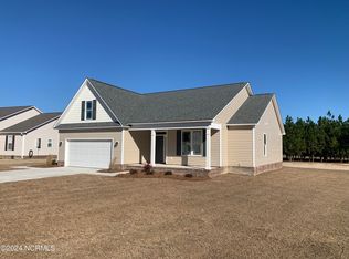 121 Persimmon Dr, New Bern, NC 28562