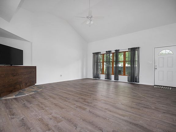 4th image of 800 W Elm St