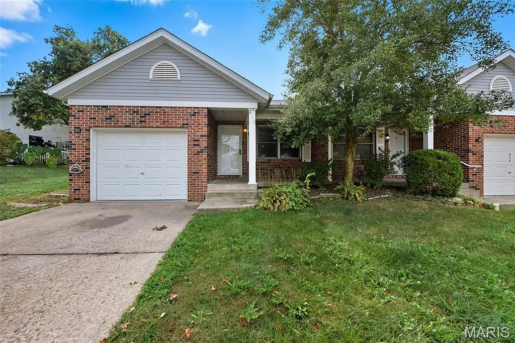 416 Hill St photo 1