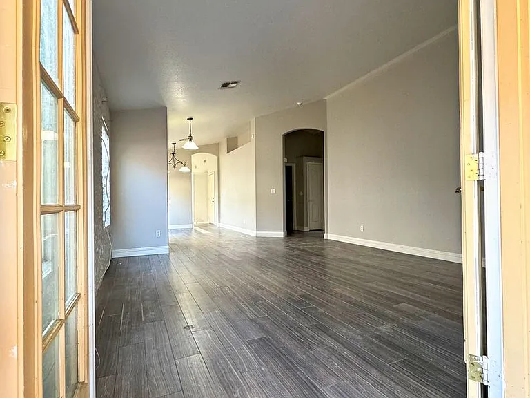 3740 Alliance St — Photo 44