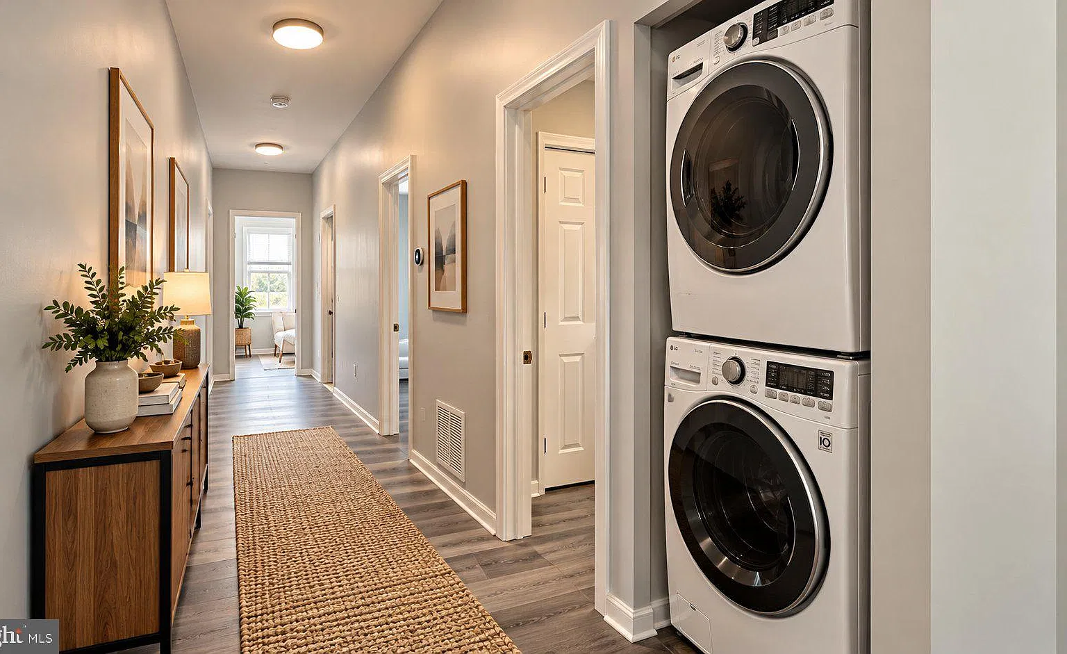 2 bed, 1.0 bath, 3417 sqft, $1,600 — Photo 3