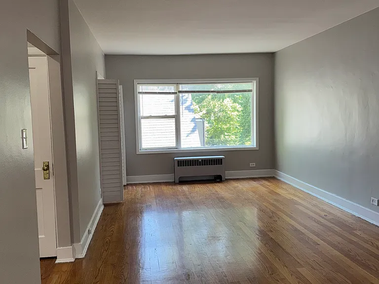 2001 W Lunt Ave #1 — Photo 4
