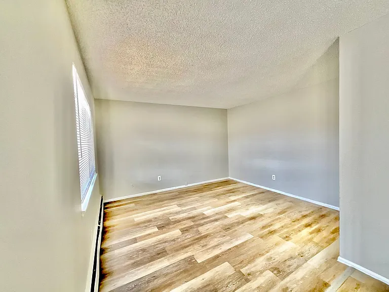 Westwind Apartments — Photo 21