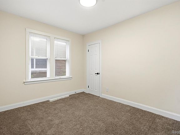 3rd image of 16253 Kentucky St