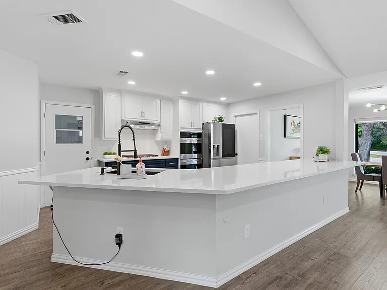 412 E Northgate Dr — Photo 5