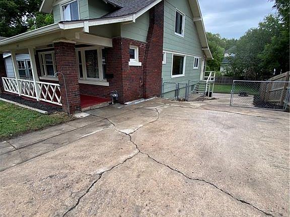 5th image of 707 N River Blvd