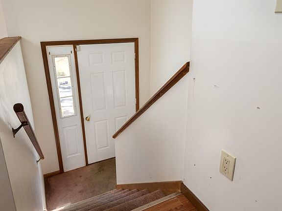 4th image of 441 Old Mill Rd