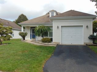 11 Greenways Ln, Lakewood, NJ 08701