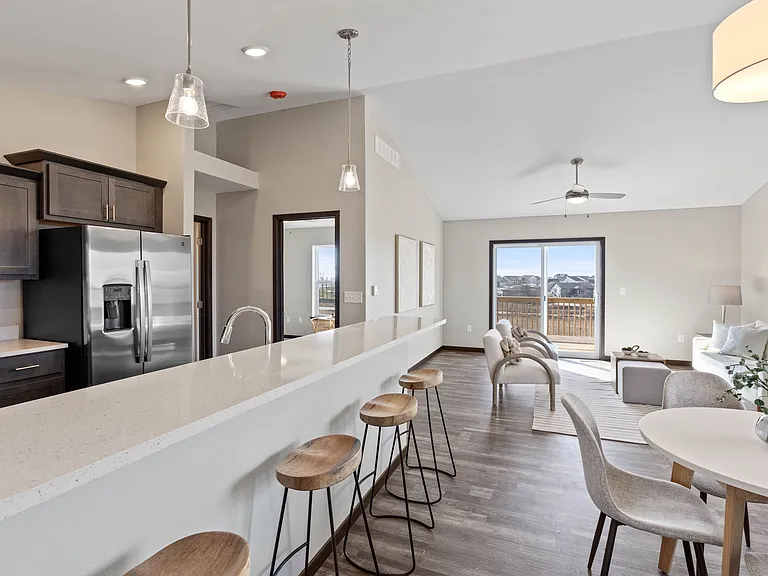 405 Chloe Dr — Photo 3
