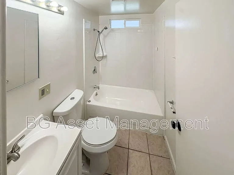 1526 Visalia Ave — Photo 12