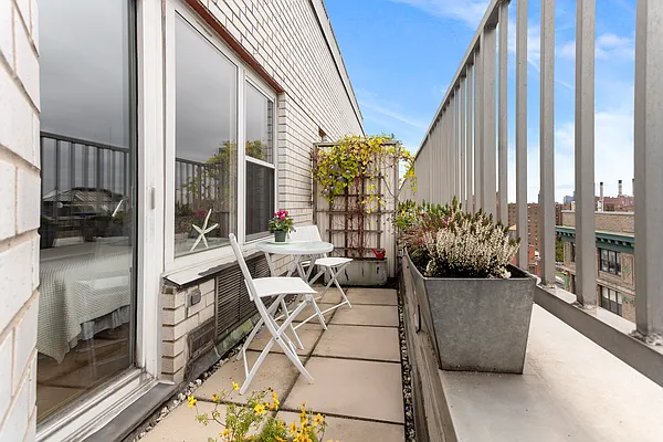 Sold by Compass | media 10